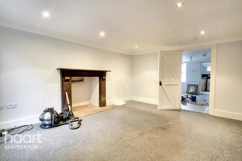 3 bedroom end of terrace house for sale, Charlton Road, Shepperton