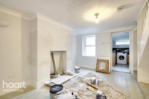 3 bedroom end of terrace house for sale, Charlton Road, Shepperton