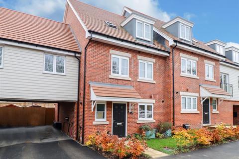 4 bedroom terraced house for sale, Albany Park Drive, Church Crookham GU52