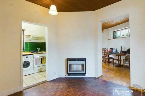 3 bedroom property for sale, Roe End, Kingsbury, London, NW9 9BL