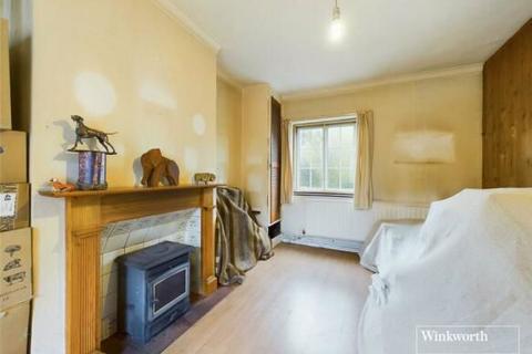 3 bedroom property for sale, Roe End, Kingsbury, London, NW9 9BL