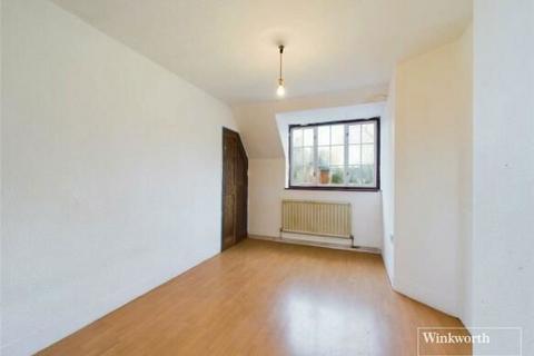 3 bedroom property for sale, Roe End, Kingsbury, London, NW9 9BL