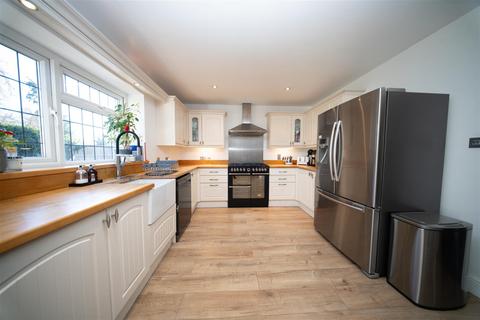 5 bedroom detached house for sale, Wellesley Avenue, Iver SL0