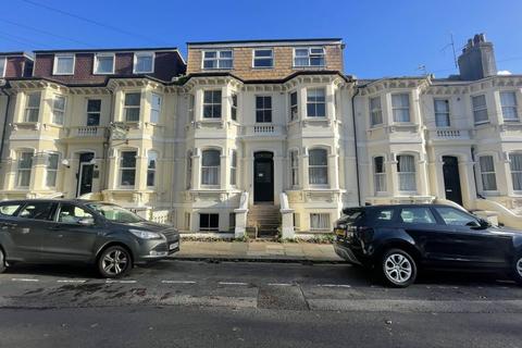 4 bedroom flat to rent, Seafield Road, Hove, East Sussex