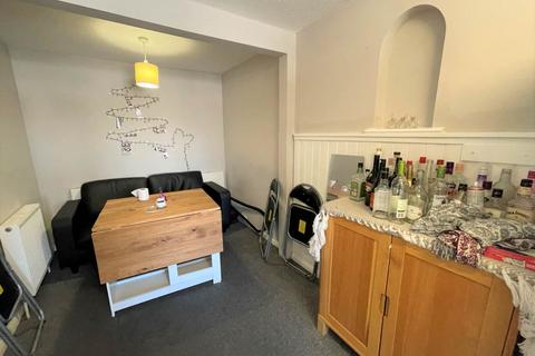 4 bedroom flat to rent, Seafield Road, Hove, East Sussex