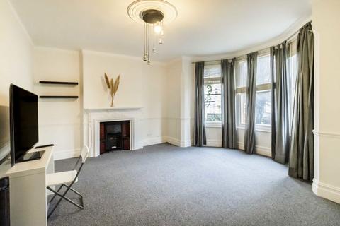 3 bedroom semi-detached house to rent, Dollis Road, London N3