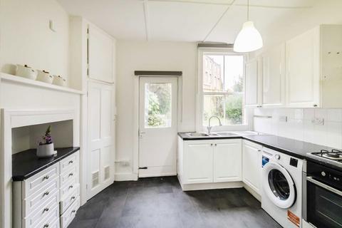 3 bedroom semi-detached house to rent, Dollis Road, London N3