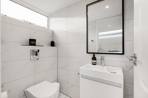 4 The Mead, London, W13 8AZ