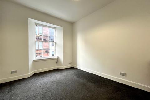 2 bedroom flat to rent, 24d Baker Street Stirling FK8 1BJ