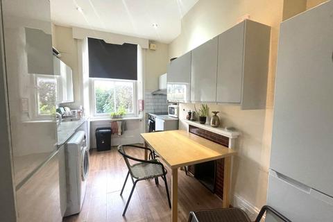 3 bedroom flat to rent, Seafield Road, Hove, East Sussex