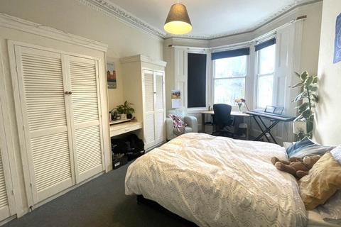 3 bedroom flat to rent, Seafield Road, Hove, East Sussex