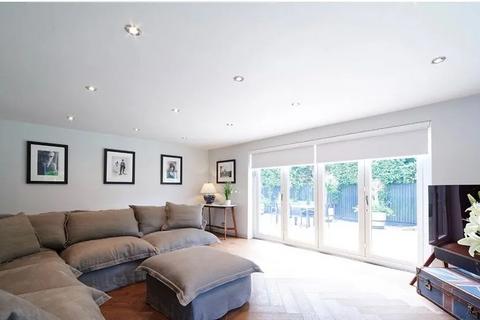 4 bedroom terraced house to rent, Waterford Road, SW6