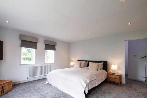 4 bedroom terraced house to rent, Waterford Road, SW6