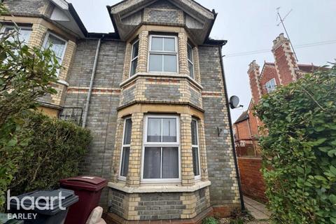 4 bedroom end of terrace house to rent, St Peters Road, READING