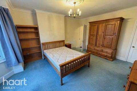 4 bedroom end of terrace house to rent, St Peters Road, READING