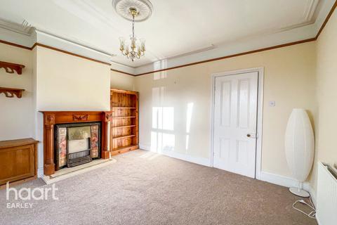 4 bedroom end of terrace house to rent, St Peters Road, READING