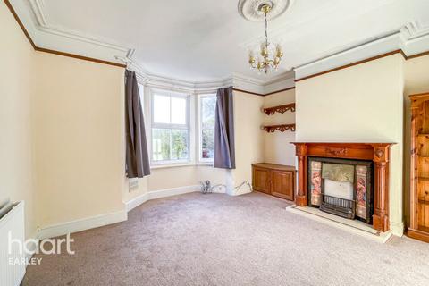 4 bedroom end of terrace house to rent, St Peters Road, READING