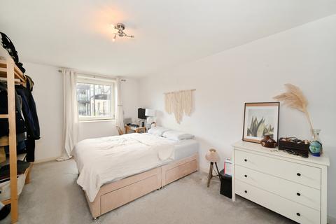 1 bedroom flat for sale, Berglen Court, London E14