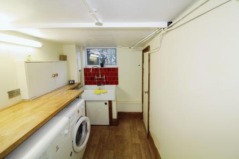 2 bedroom terraced house to rent, Nancroft Crescent, Leeds