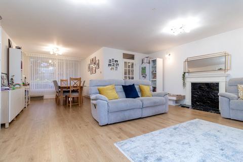 2 bedroom apartment for sale, Stonegrove, Edgware, HA8