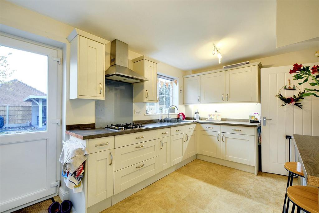 Kitchen 2.jpeg