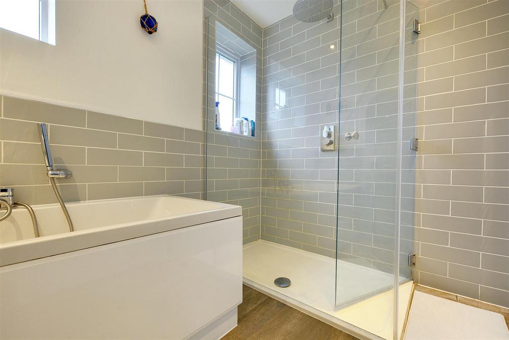 Bathroom 3.jpeg