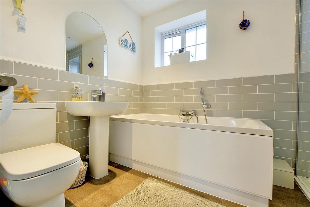Bathroom 1.jpeg