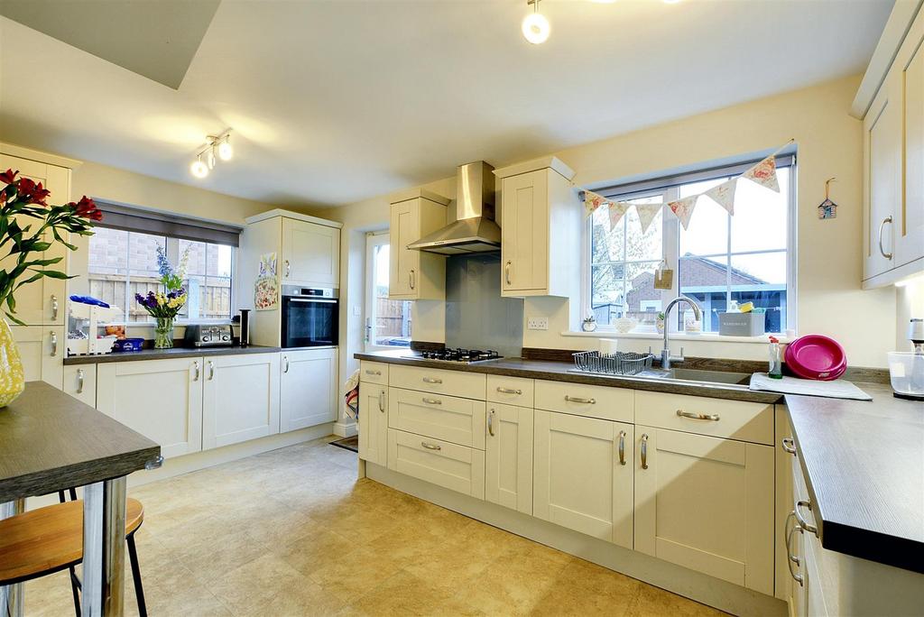 Kitchen 1.jpeg