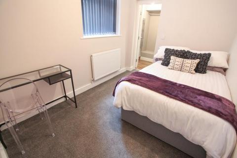 6 bedroom terraced house to rent, Haydn Avenue, Manchester M14