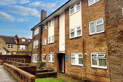 2 bedroom flat to rent, Nichol Lane, Bromley BR1