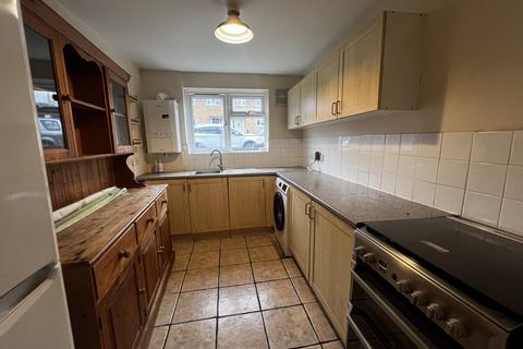 2 bedroom flat to rent, Nichol Lane, Bromley BR1