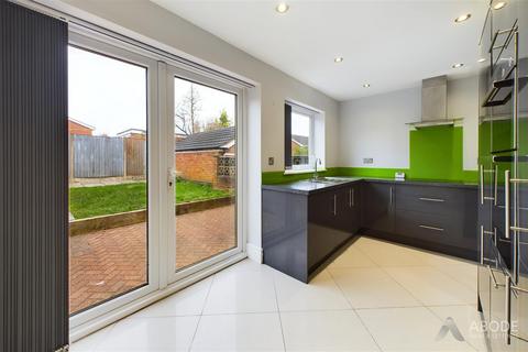 3 bedroom detached house to rent, The Park Pale, Burton-On-Trent DE13