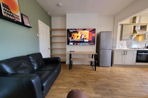 4 bedroom terraced house to rent, Bruce Road, Sheffield S11