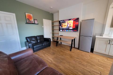 4 bedroom terraced house to rent, Bruce Road, Sheffield S11