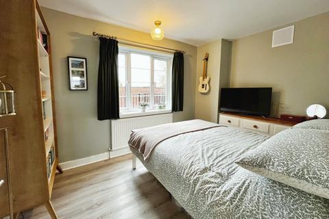 3 bedroom flat for sale, Wilmslow Road, Didsbury, Manchester, M20