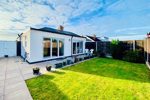 2 bedroom semi-detached bungalow for sale, Tentercroft Avenue, Syston, LE7