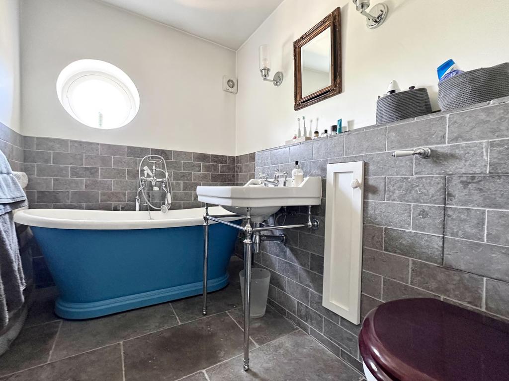 Maltravers bathroom