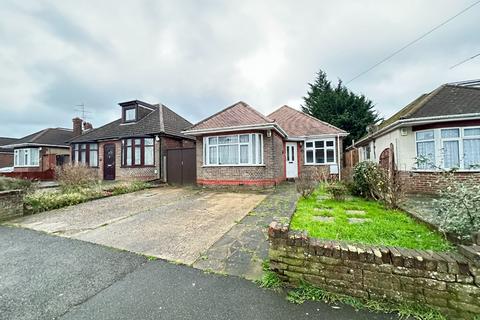 3 bedroom detached bungalow to rent, Turners Road North, Luton, Bedfordshire, LU2 9AH