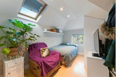 44 Red Lion Road, Surbiton, KT6 7QQ