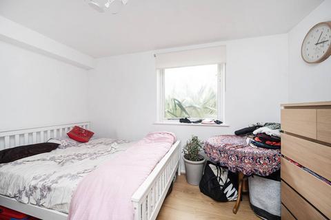 1 bedroom flat to rent, Felixstowe Court, Gallions Reach, London, E16