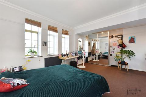 1 bedroom flat for sale, Commercial Road, London, E14