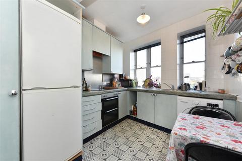 1 bedroom flat for sale, Commercial Road, London, E14