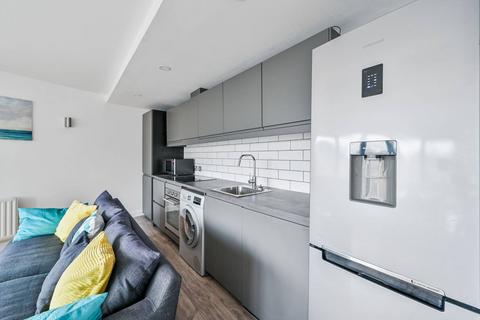 2 bedroom flat to rent, Mile End Road, Whitechapel, London, E1