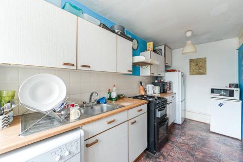 2 bedroom flat for sale, Stockwell Park Road, Brixton, London, SW9