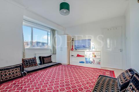 2 bedroom flat for sale, Cairnfield Avenue, London, NW2