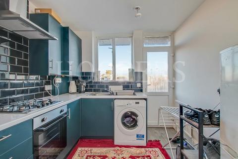 2 bedroom flat for sale, Cairnfield Avenue, London, NW2