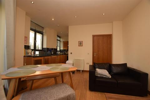 2 bedroom flat to rent, 10310 Flat 15 Bradley House