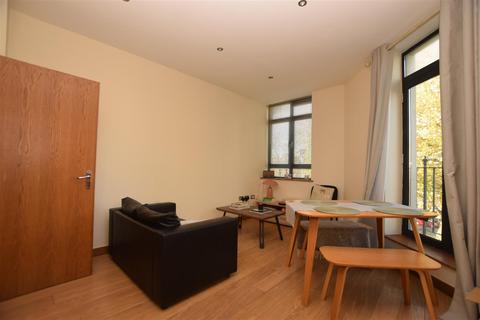 2 bedroom flat to rent, 10310 Flat 15 Bradley House