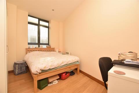 2 bedroom flat to rent, 10310 Flat 15 Bradley House