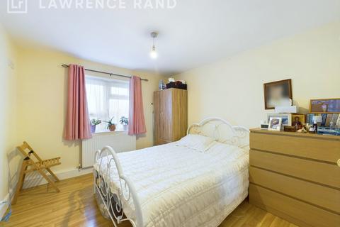 2 bedroom flat for sale, Evesham Close, Greenford, UB6